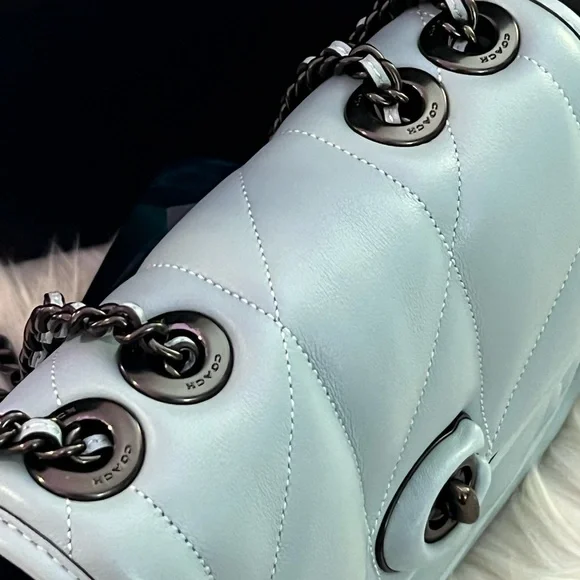 CA086 - Coach Pillow Madison Shoulder Bag 18 with Quilting - Picture 5 of 13